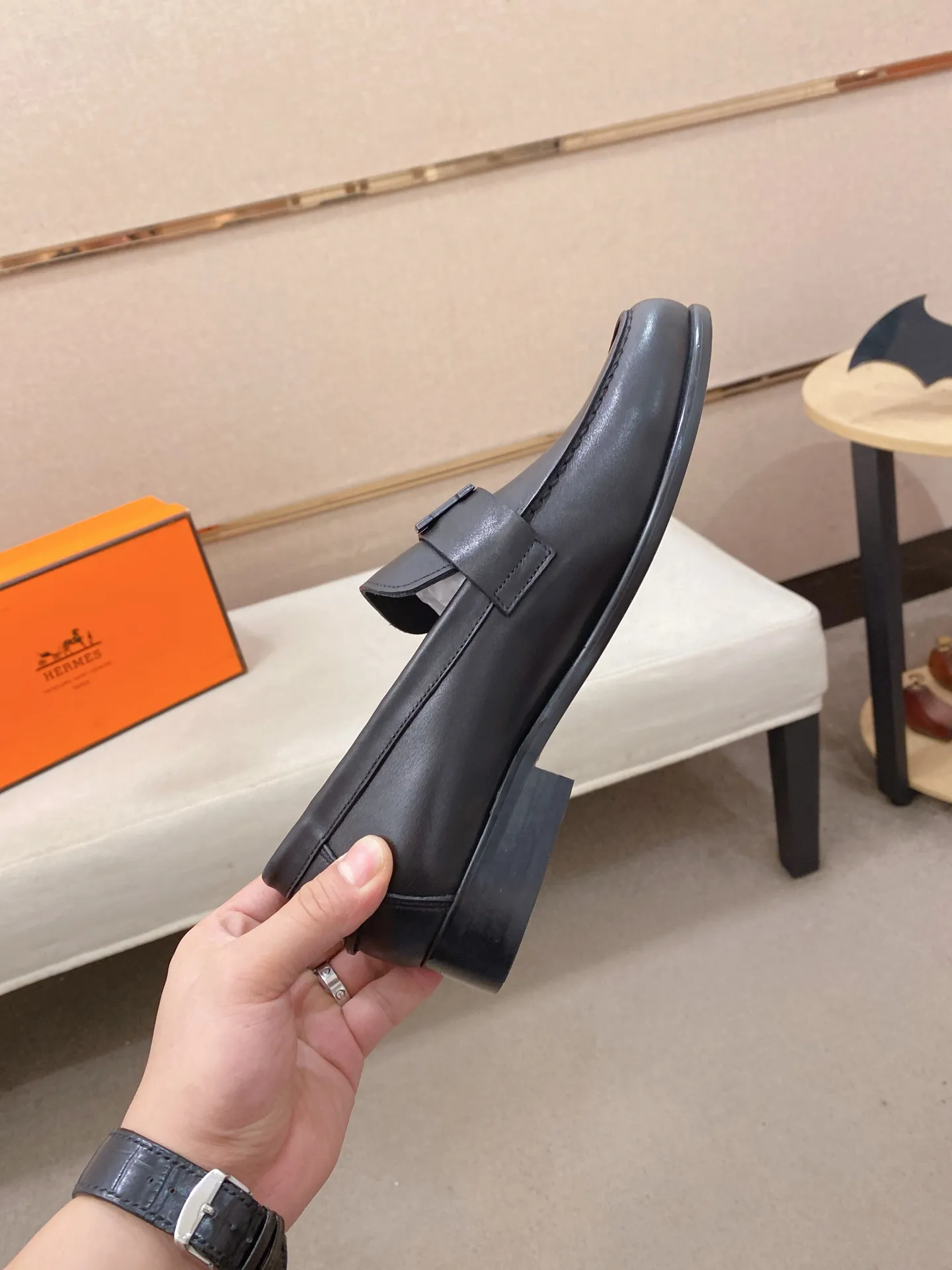 Men's shoes💰: 620💰[HERMES/Hermes]⚠️Top craftsmanship-fashionable business casual style! Pure and high quality can be compared at 1:1! Fabric: Original full-grain cowhide/Lining: Cowhide lining! The texture and comfort have been improved to another level! Rubber anti-slip bottom! Yardage: 39-44. Can be customized for 38.45.